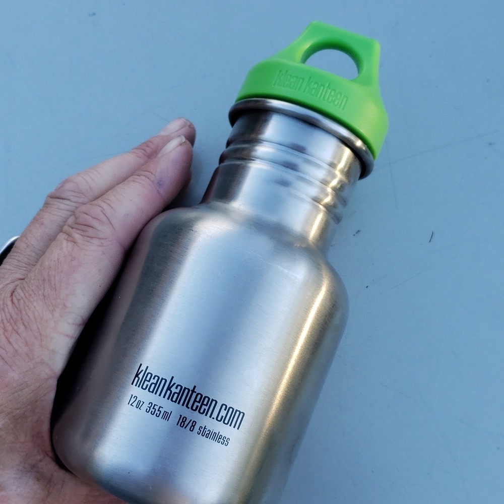 Klean kanteen kids Stainless Water Bottle Green sport cap finger loop 12oz
